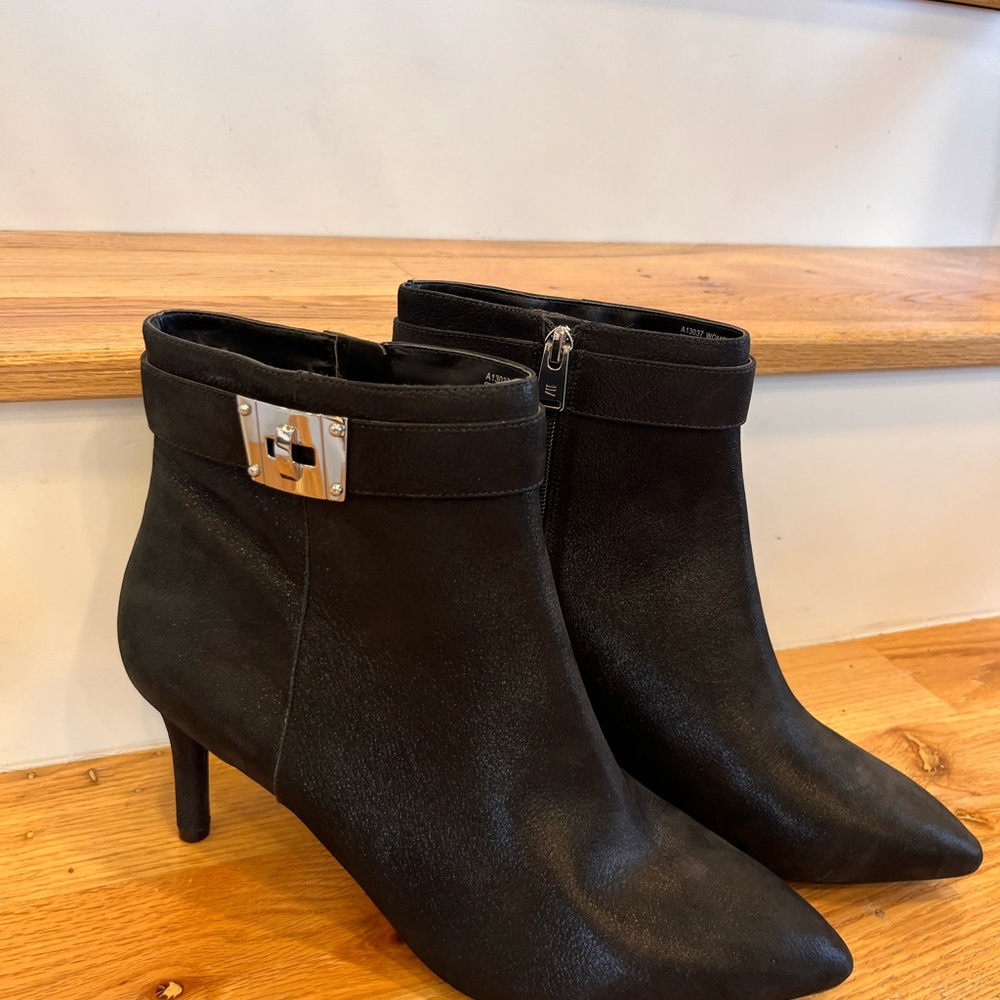 Rockport Black Ankle Booties with Sleek Silhouette